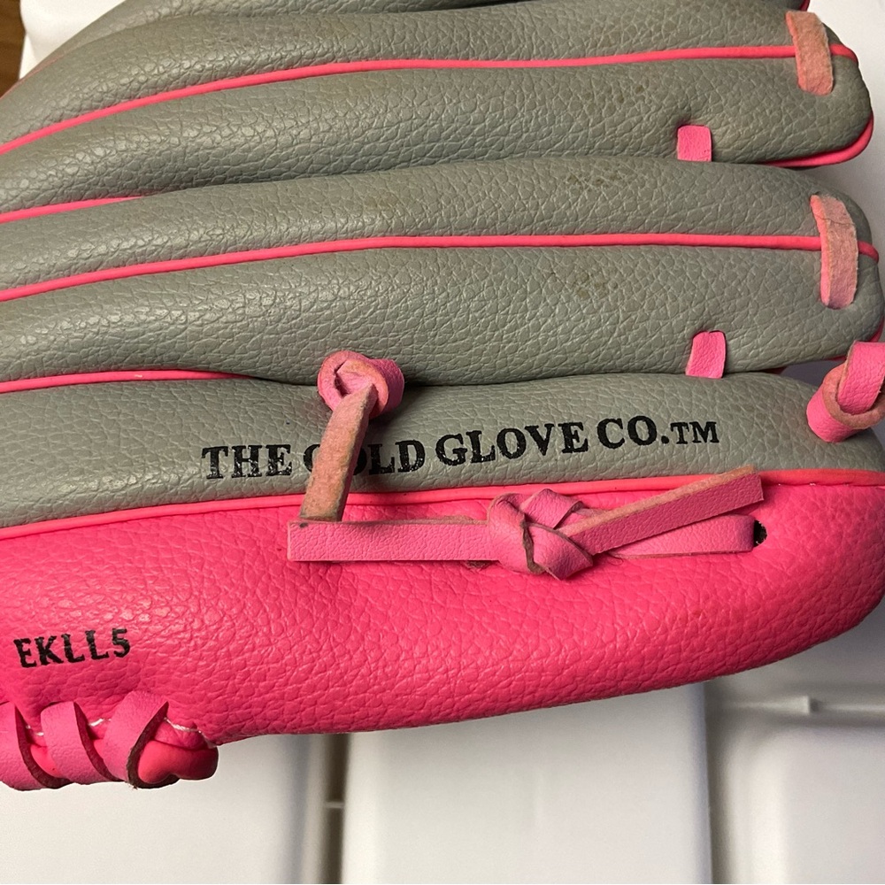 Rawlings Girl’s Storm 10 inch glove - left hand thrower - as is - little tear - Picture 8 of 9